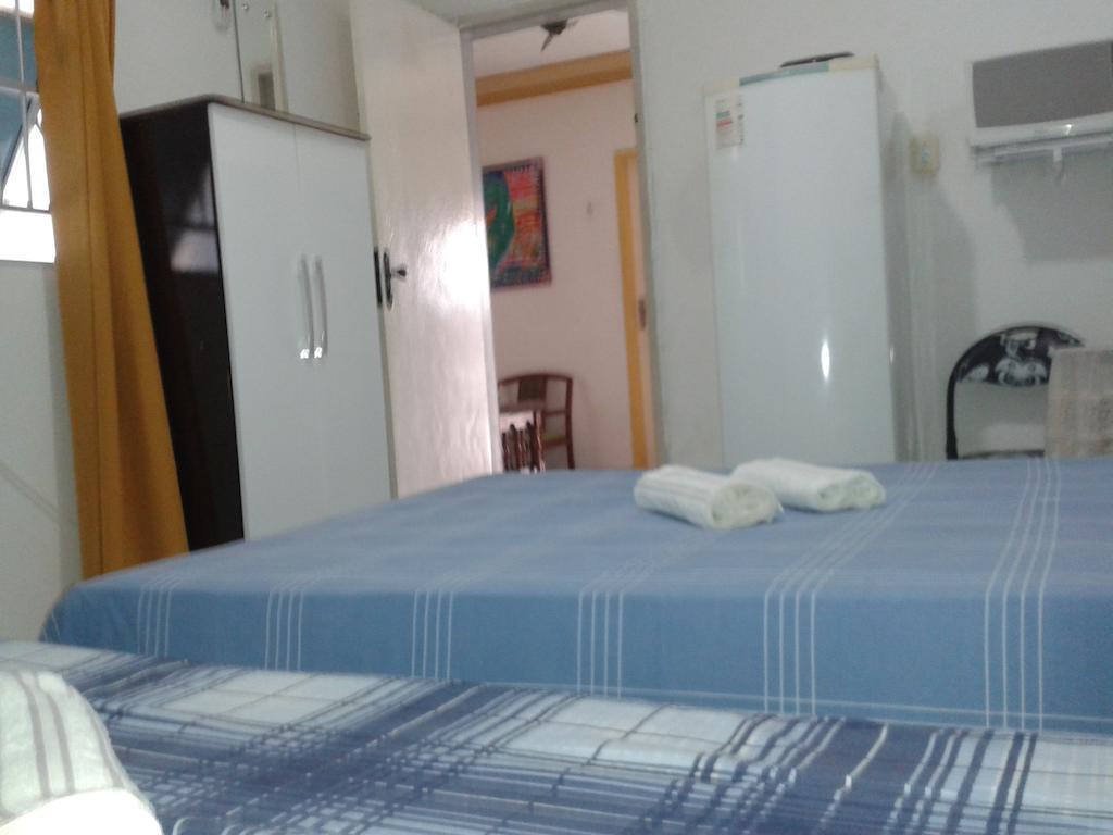 Quarto Triplo com Banheiro Privativo
